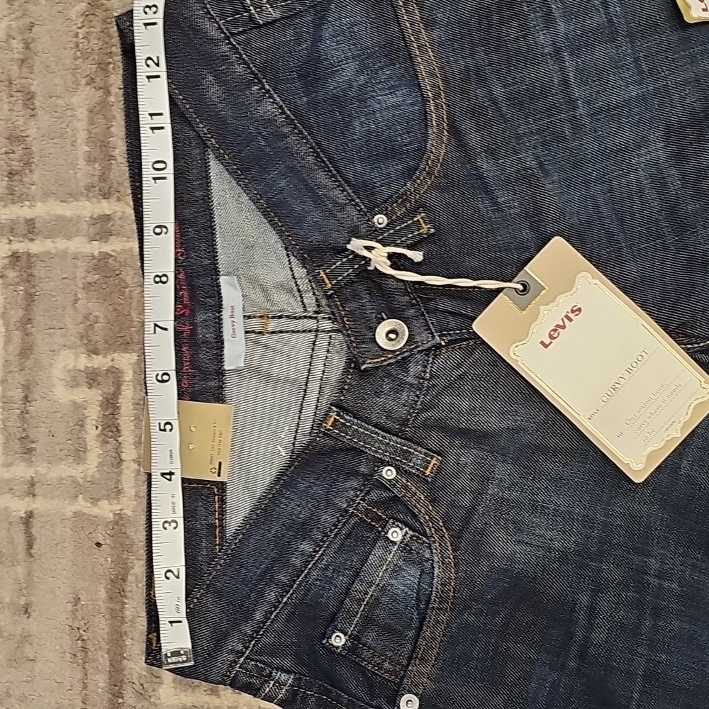 Levi’s Curvy Boot Size 4M/W27